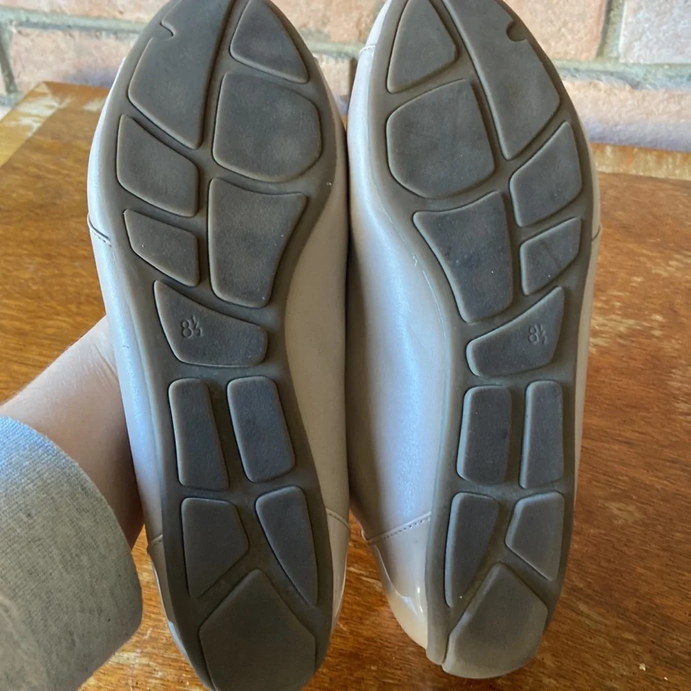 Naturalizer Cream Tan Flats, 8.5 - Picture 5 of 6